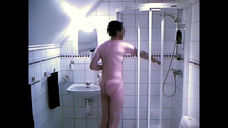 Mark Hannes: Bonggol Kencing dan Mandi Melancap