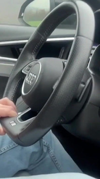 Semasa memandu di dalam kereta...