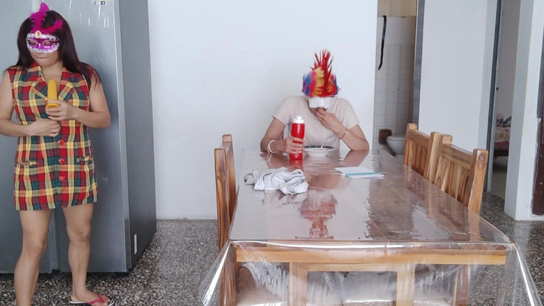 NEGRITA SEXY: Nestydím se! Masturbuji před starým mužem se zavázanýma očima