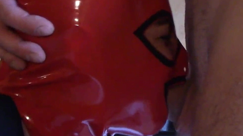 LauraOnHeels: MILF bú một con cặc lớn cận cảnh