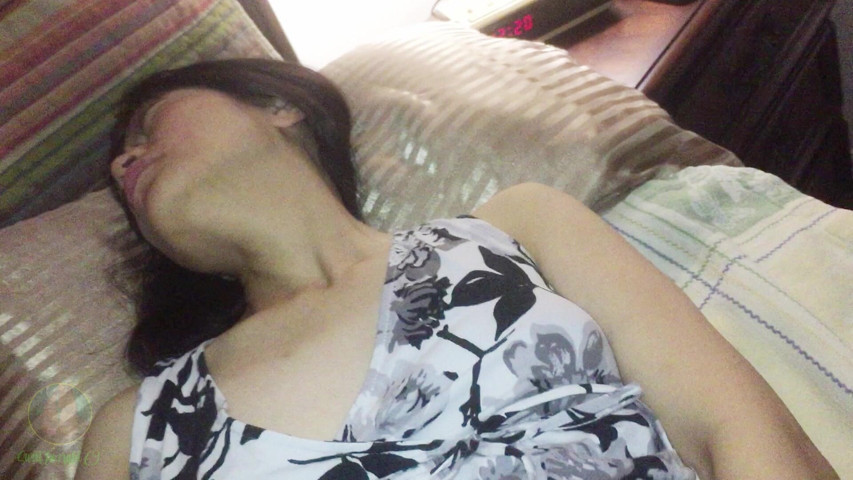 Hot Latina Moans Loudly as She Toys Her Pussy to Squirt and Cum (Sweet Emerald 69)
