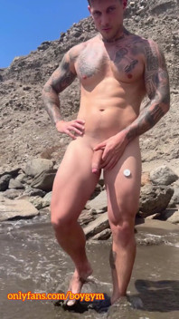 Mein schwanz kommt am strand ohne berührung