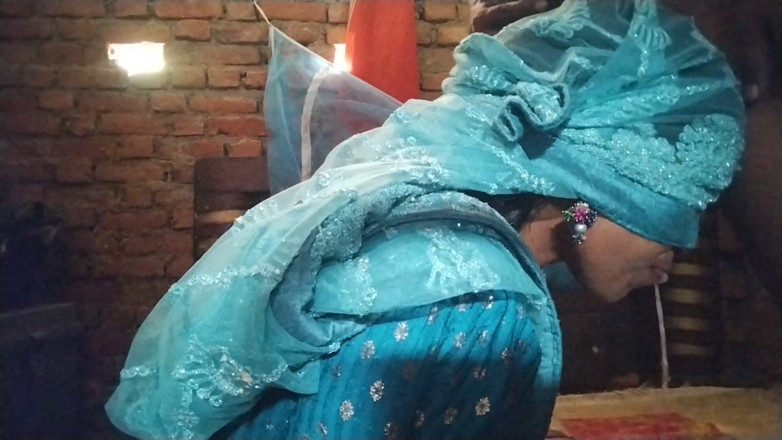Desi kutiya: Bini desi kongkek muka video