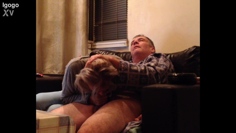 Sandra Sharapoff: Ręczna robota od MILF