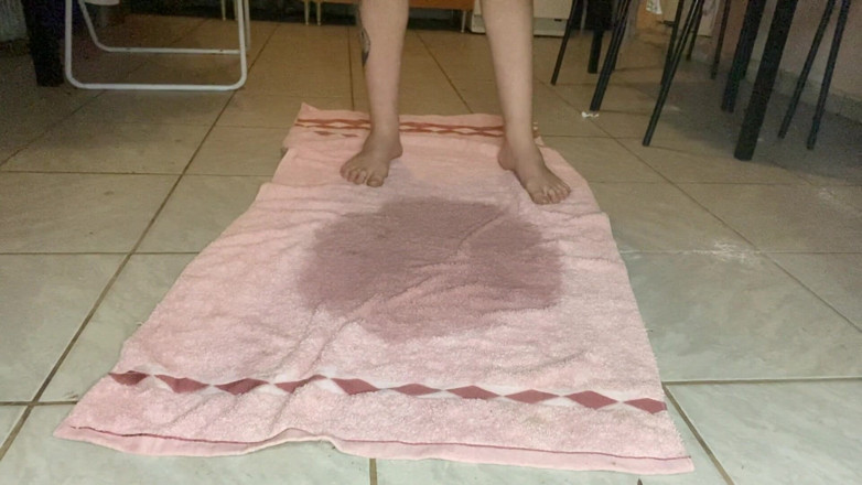 Cuteblonde666: Kompilasi kencing kencing emas mandi