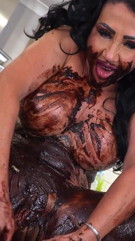 Nicole dupapillon muasin memeknya pakai sperma hangat bagian 2