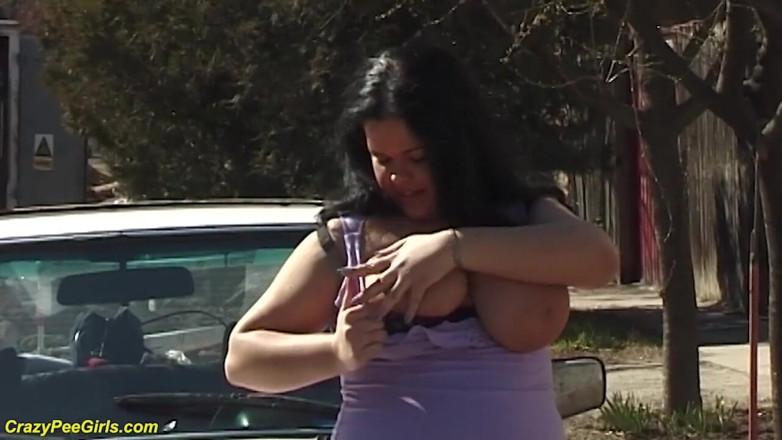 Crazy pee girls: La folle ragazza bbw pipa per strada
