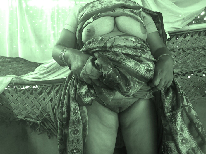 Priyanka314: Une jeune fille mariée montre sa chatte magnifique