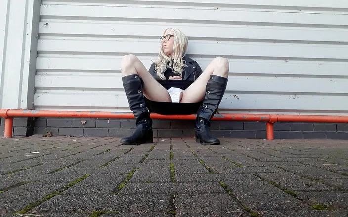 The Midnight Minx: Themidnightminx knicker flashing