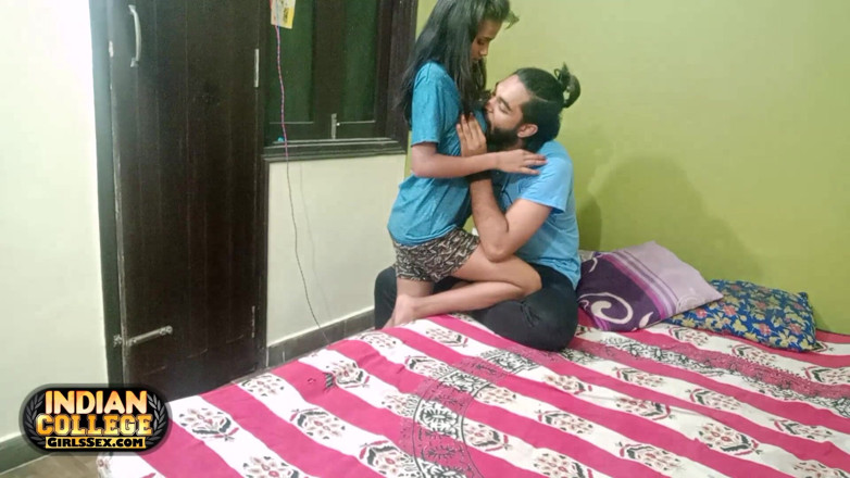 Hindi-Sex: Succosa di 18 anni ragazza magra desi scopata da un fusto...