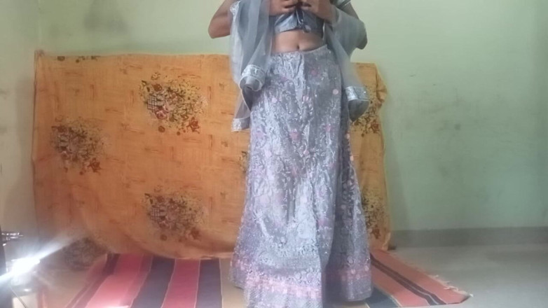 Pranitamayur: La moglie indiana pranita si gode un giro e scopa...