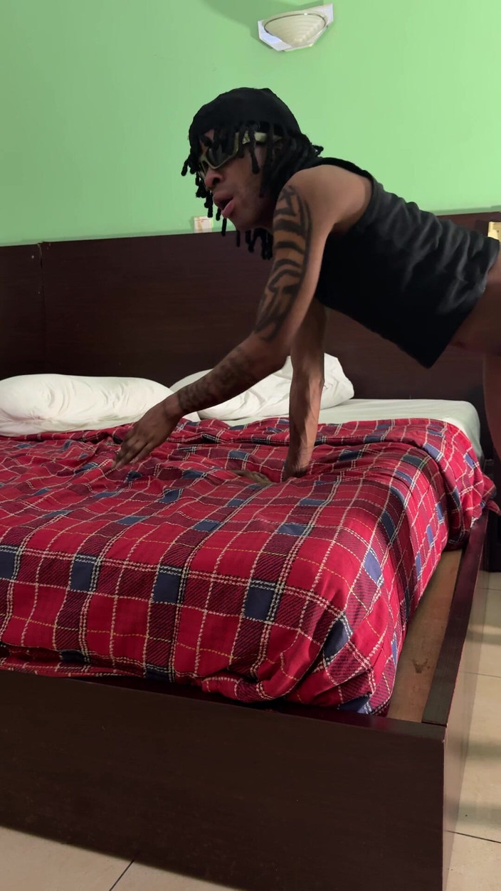 YungthugM: Siyah büyük erkekler eşcinsel ibneyi sikiyor