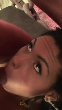 Linda tgirl Ingrid faz um trio com Ivara e um cara