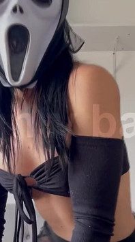 Me vistí para asustar a mi novio y él me llenó el culo de delicioso semen