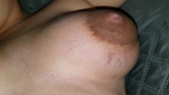 Wil9727: Encuentro a mi hermanastra desnuda en mi cama qué le...