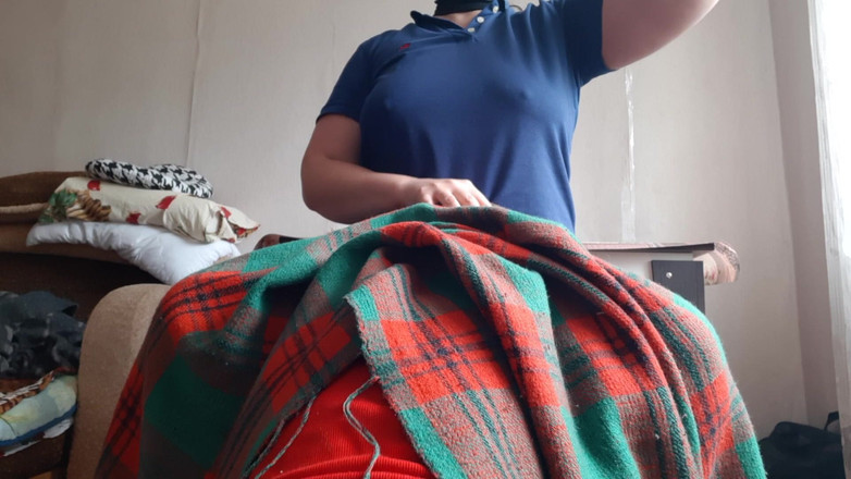 Lesbian-illusion: Моя застенчивая сводная сестра лижет мою киску под одеялом