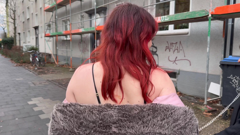 Femme Sandy: Dominadora exhibicionista y sumisa humillada: la reina Elena muestra, luego...