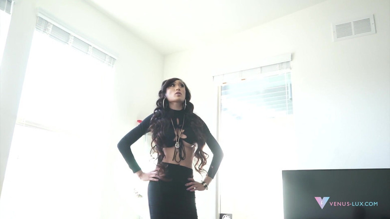 Venus Lux: Flip Fucking with Venus Lux