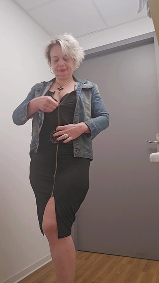 Sofy13: Na kancelářské toaletě