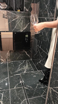 Pisse dans les toilettes