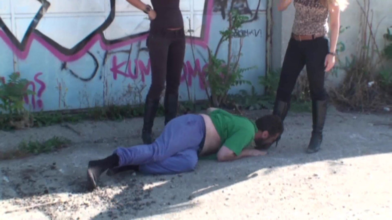 Femdom Austria: Outdoor boots licking