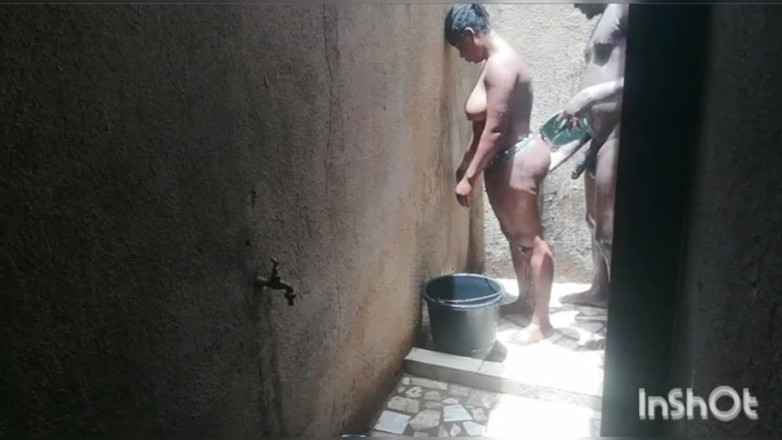 Pornsexlive: diam-diam di kamar mandi afrika
