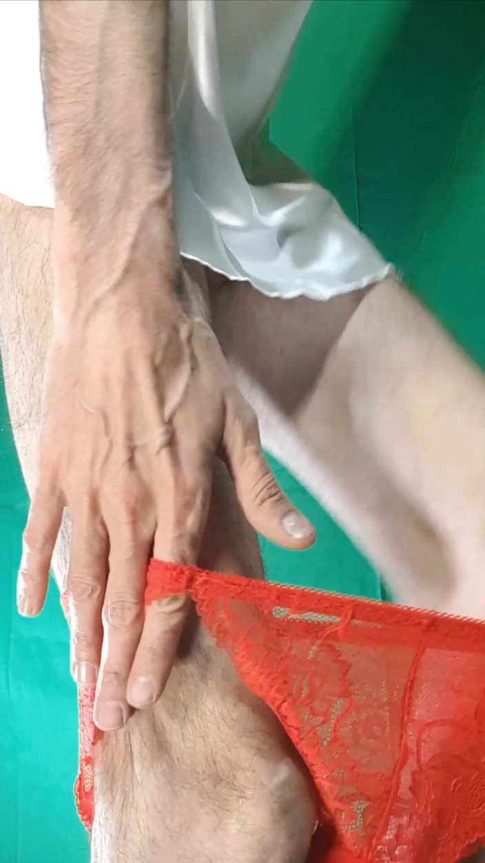 HeIsSooThin: Chemise de nuit et culotte en dentelle rouge