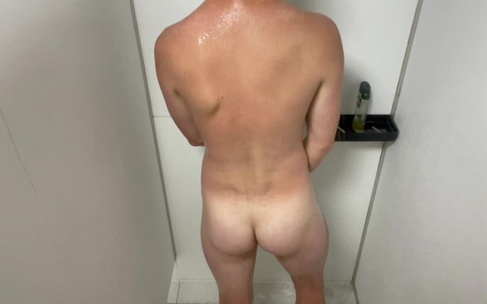 Blue Boyz: Shower &amp; Jerking off in Gym