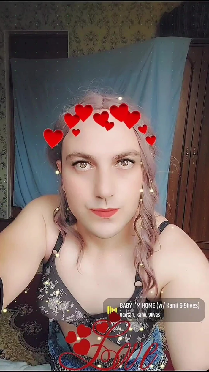 Sissy Holly porn video – Compilation of Sissyholly Coming 4 Times Into My Panties and a Condom, for a Fan.
