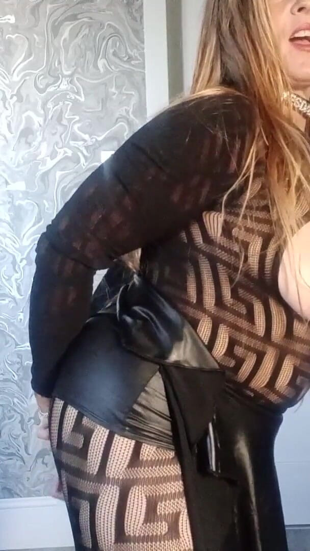 Kitty James: Analna zabawka akcja i tryska