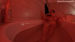 Your fantasy studio: Kouření při koupeli v sexy červeném světle