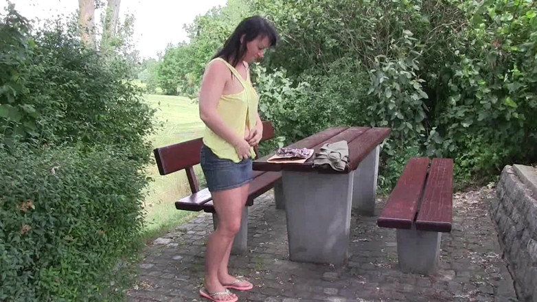 Yvette xtreme: Flashowanie na zewnątrz z Yvette Costeau