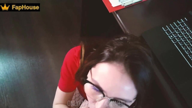 Alina Rai: Moje nevlastní matka dostala práci jako sekretářka u přítele mého...