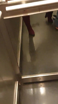 Cel mai rapid orgasm al meu din toate timpurile într-un lift, orgasm multiplu cu milf amatoare foarte riscant