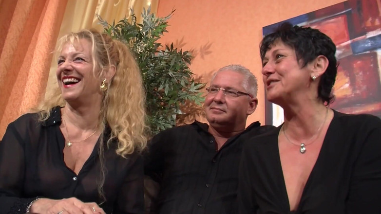 German porn friends: Festa alemã amadora erotik! Veja como os alemães normais fodem!