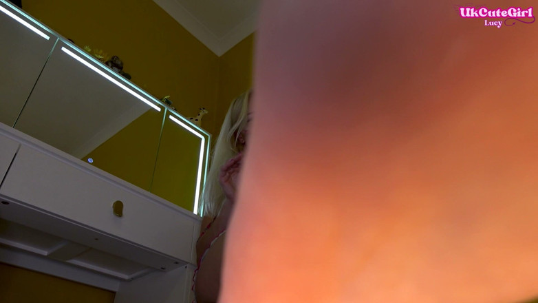 UKCuteGirl Lucy Lauren: Giantess Discovers Tiny Man - Squish, Crush or Gobble You up?