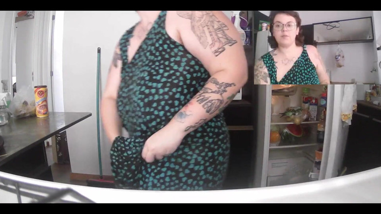 alucidfever: 全裸で皿洗いをすること