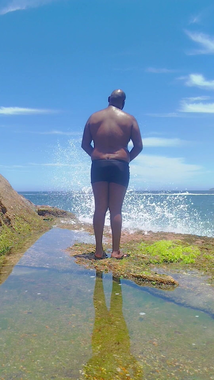 TheBlacKHunterr: Показываю своё большое тело в Рио-де-Жанейро