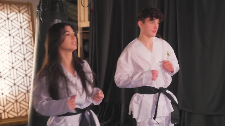 Cosplayground: Megan splete Prosí o instruktora v karate, aby ji naplnil...