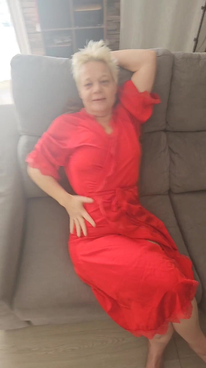 Sofy13: A Peine Réveillé Il Me Baise Ma Chatte Et Mon...