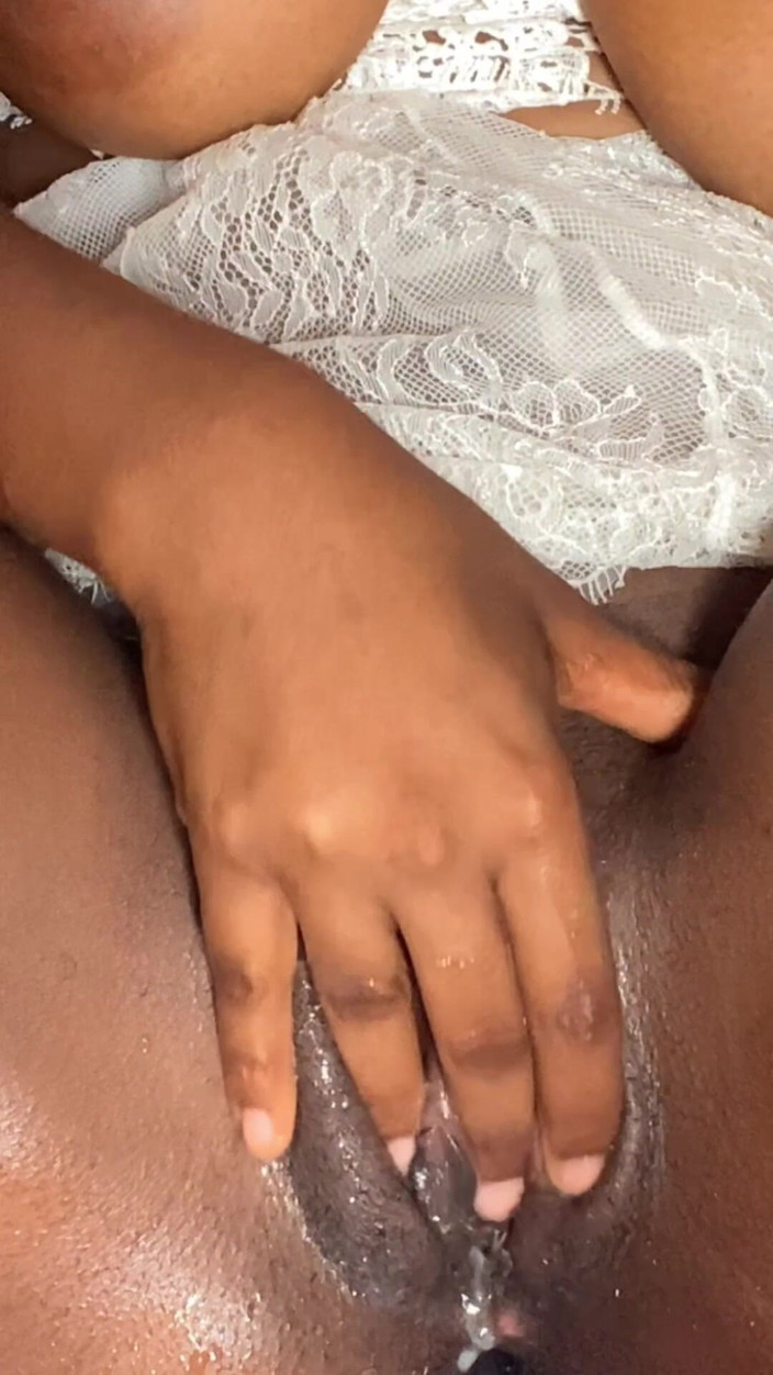 Slipperyblackgirl: Kontgat vingeren totdat ik klaarkom