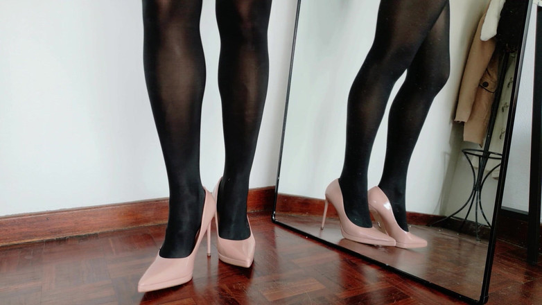 Kinky Lyrical: Které podpatky vypadají nejlépe? Černý nylon