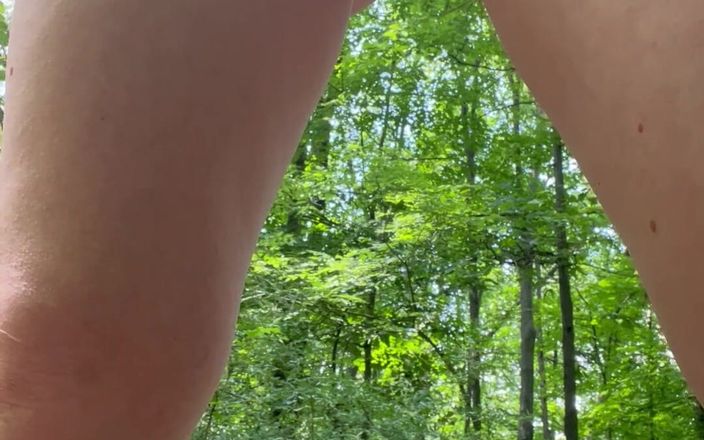 JadaSunkissed: Hezká kundička chcaní venku