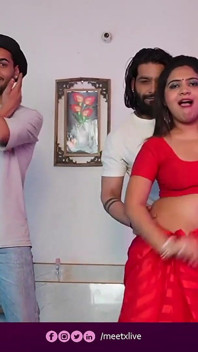 Alka's sensationele seks in rode saree