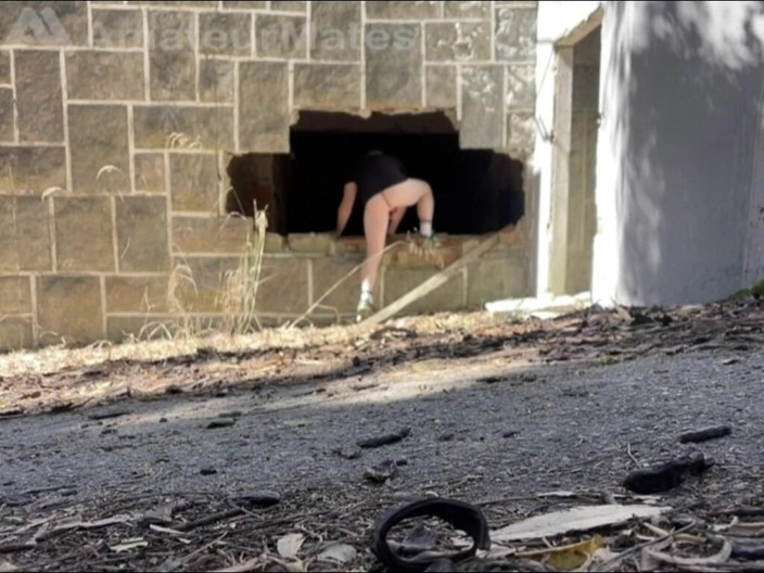 AmateurMates: Explorando Um Prédio Abandonado, 2 Rapazes Amadores Removem Suas Roupas E...