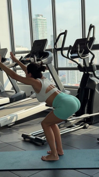 Yoga în pantaloni scurți strâmți și Top 4K