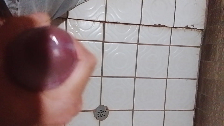 Jomperone: Im badezimmer