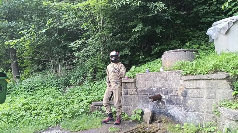 kickerscooter: Ręczny penis przy drodze, prawie złapany