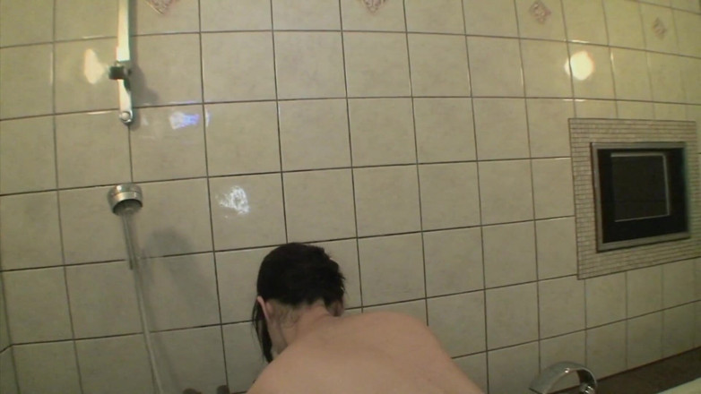 Asian Addiction: Asijská zralá Nobuko Tachikawa jde domů, aby se vykoupala a...