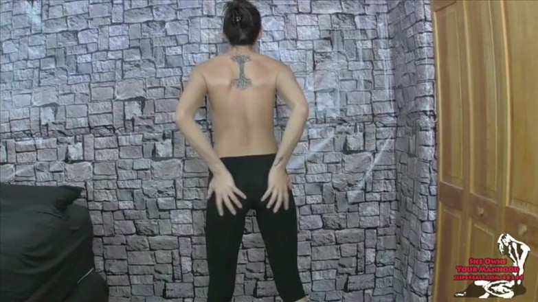 SweetFemdom: Sadie holmes in leggings neri Sph